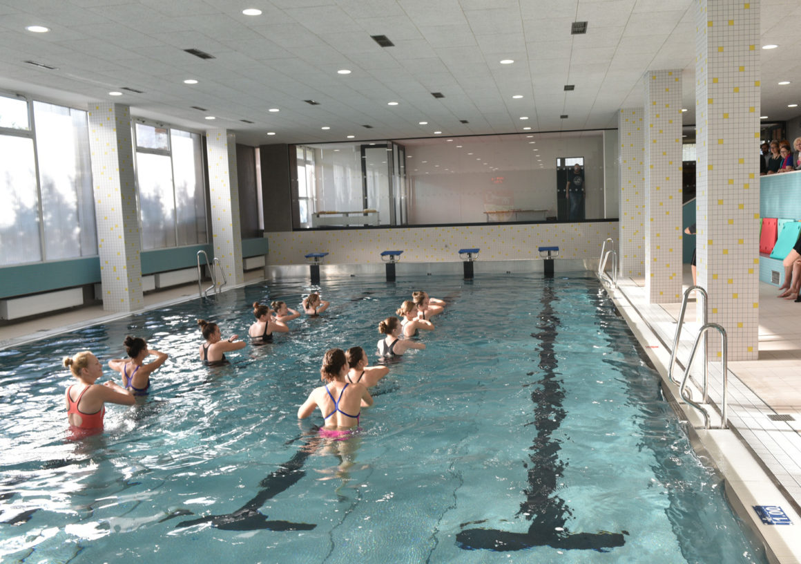Školáci v Bohunicích se dočkali nového plaveckého bazénu